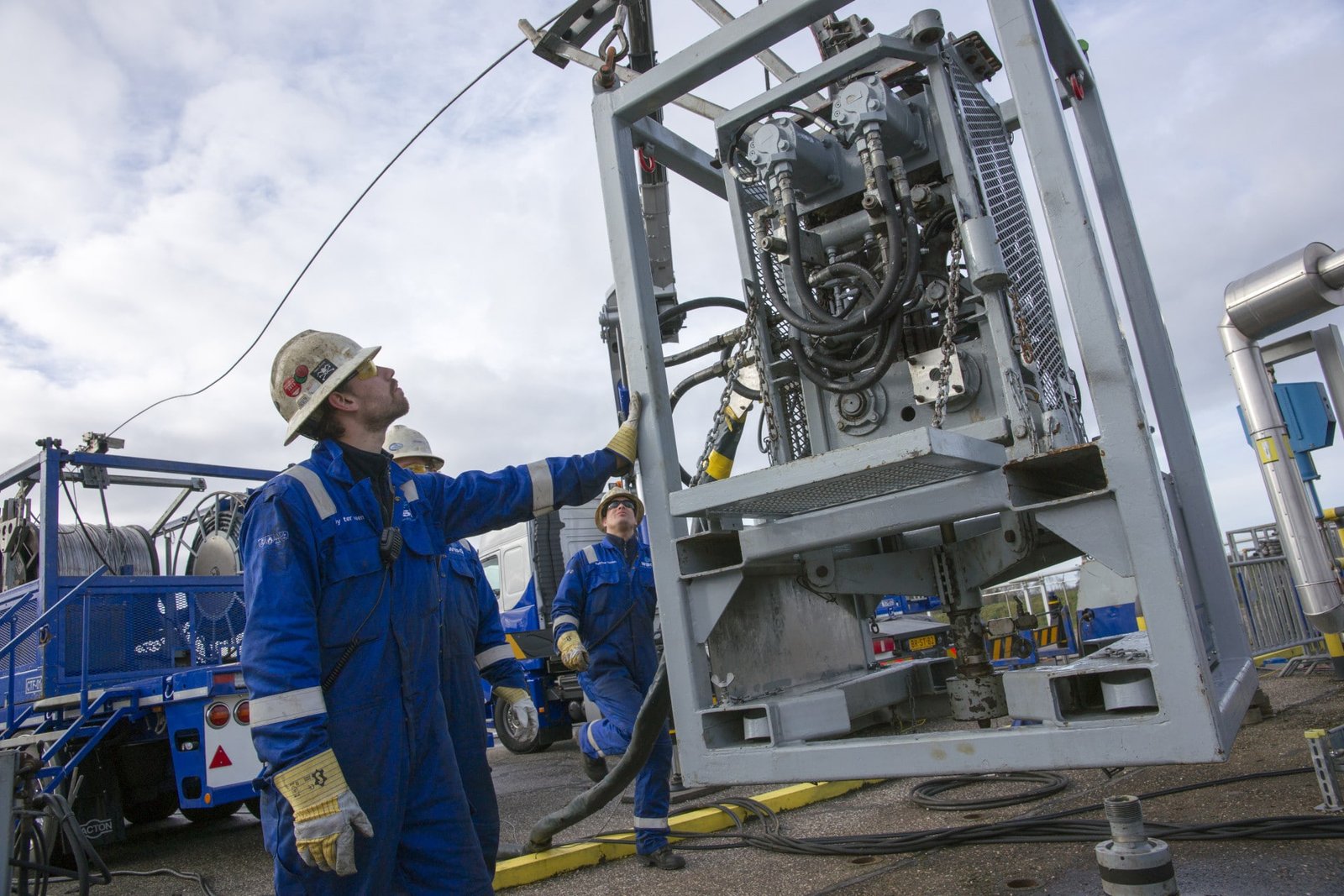 Empresa de servicios petroleros solicita operadores y ayudantes de campo.  Neuquén - RDLS - Trabajos y Empleos